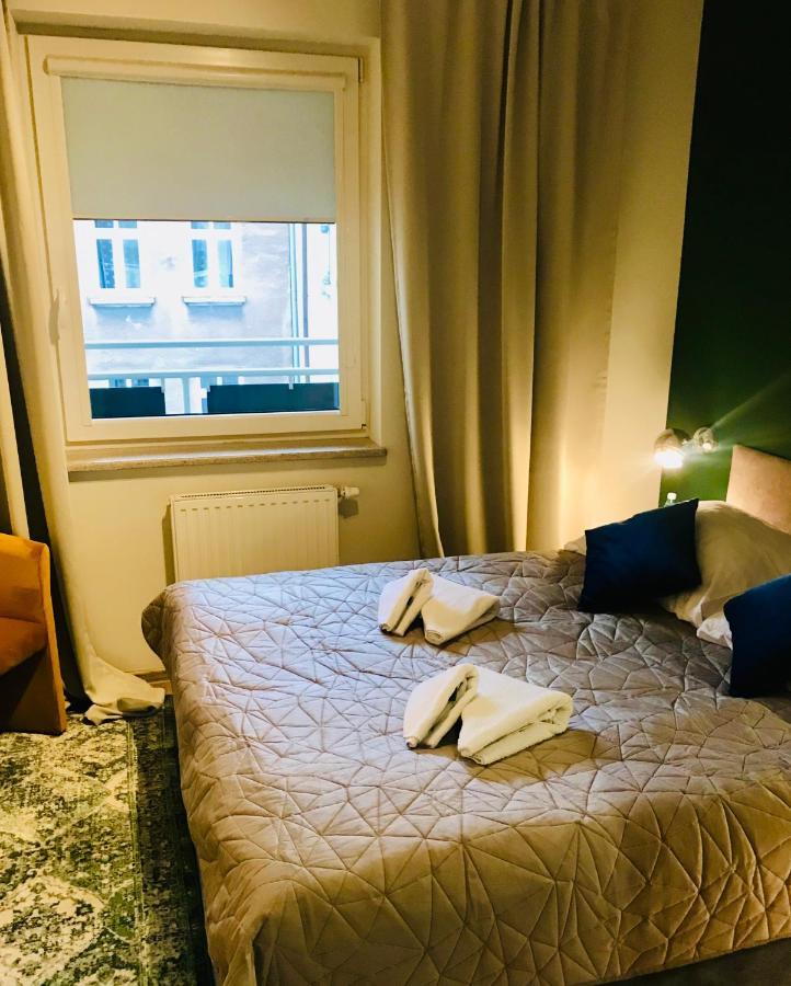 Apartamenty Teatralne ゴジュフ・ヴィエルコポルスキ エクステリア 写真