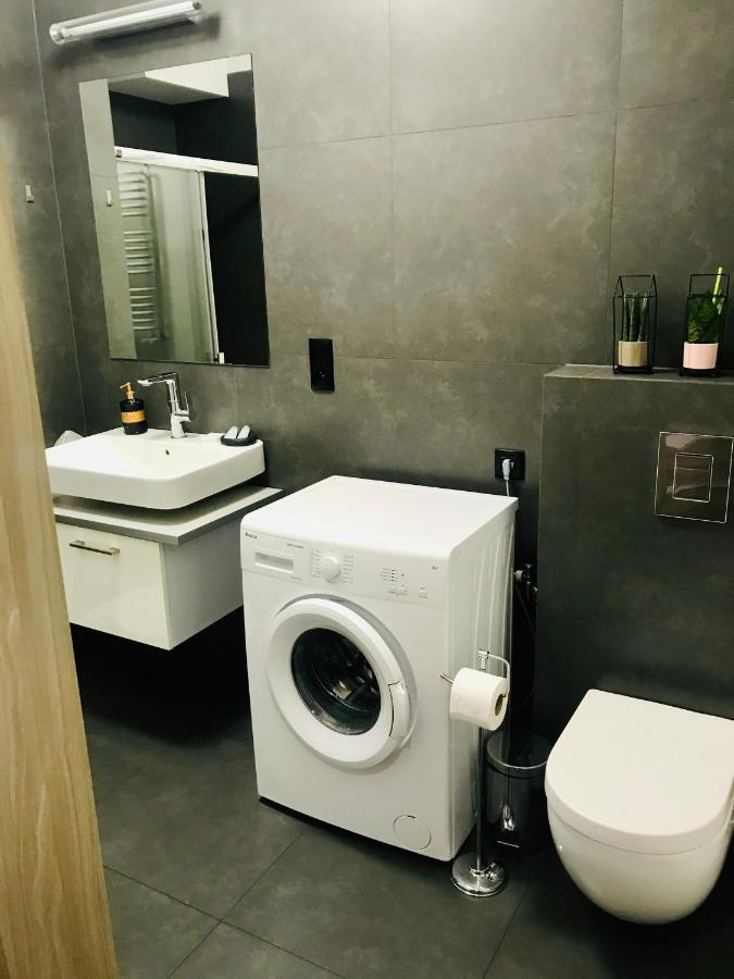 Apartamenty Teatralne ゴジュフ・ヴィエルコポルスキ エクステリア 写真