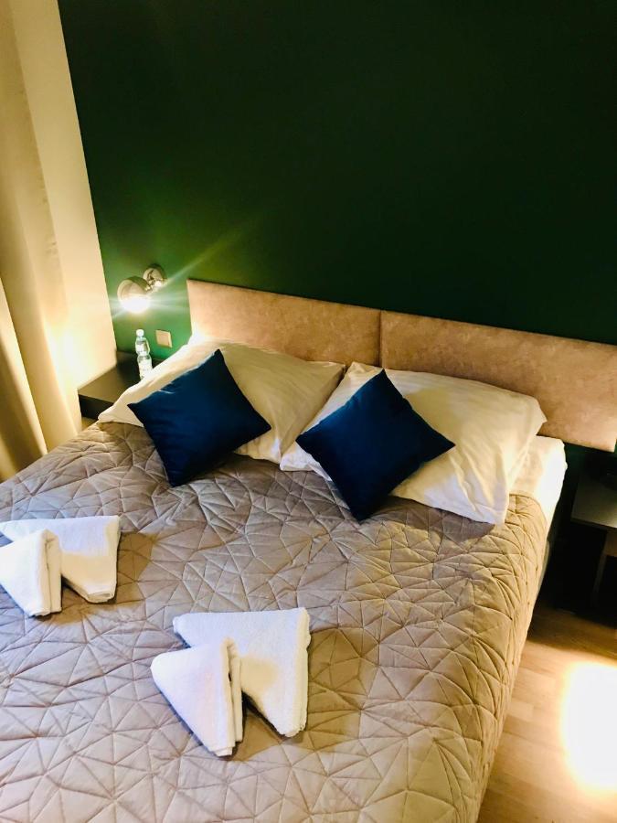 Apartamenty Teatralne ゴジュフ・ヴィエルコポルスキ エクステリア 写真