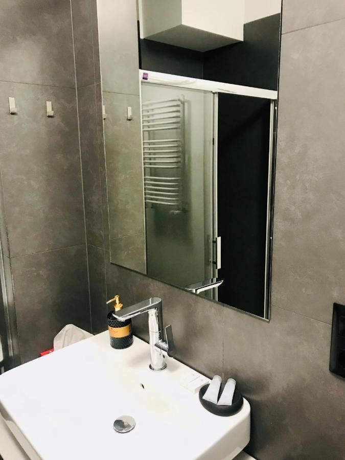 Apartamenty Teatralne ゴジュフ・ヴィエルコポルスキ エクステリア 写真