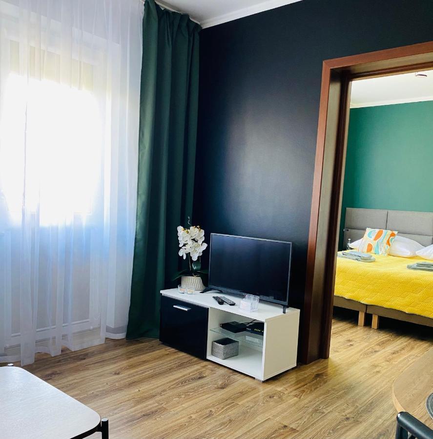 Apartamenty Teatralne ゴジュフ・ヴィエルコポルスキ エクステリア 写真