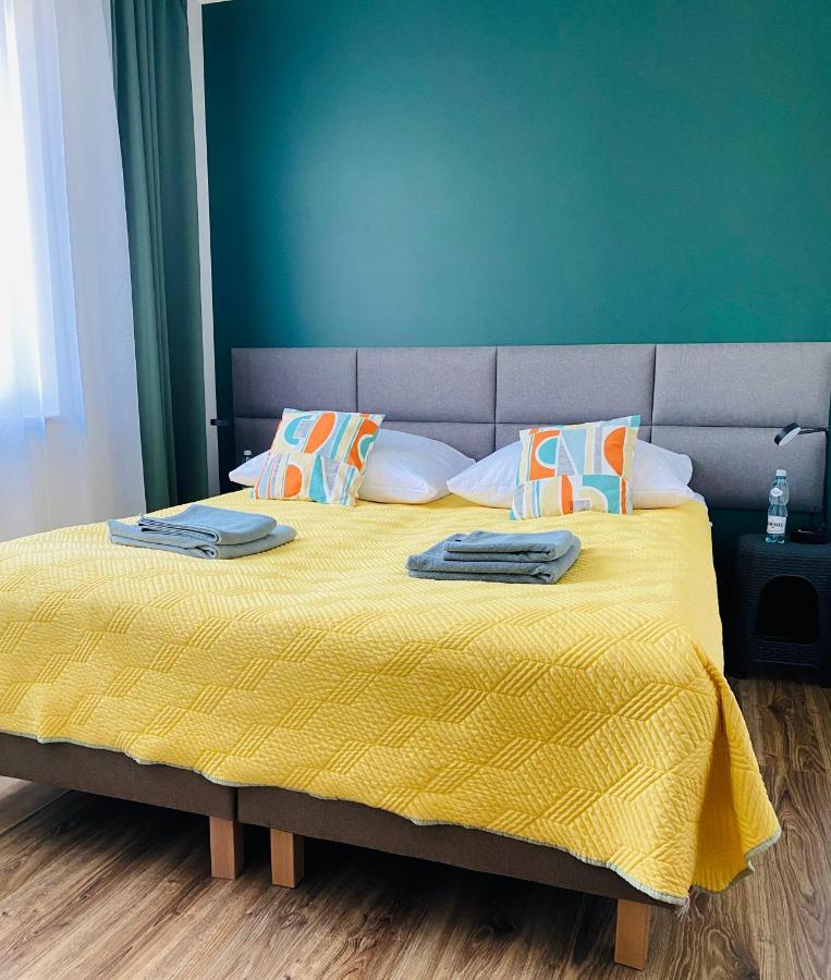 Apartamenty Teatralne ゴジュフ・ヴィエルコポルスキ エクステリア 写真