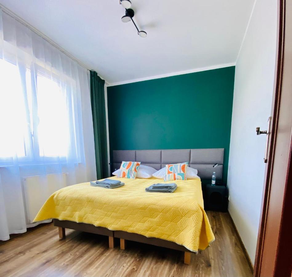 Apartamenty Teatralne ゴジュフ・ヴィエルコポルスキ エクステリア 写真